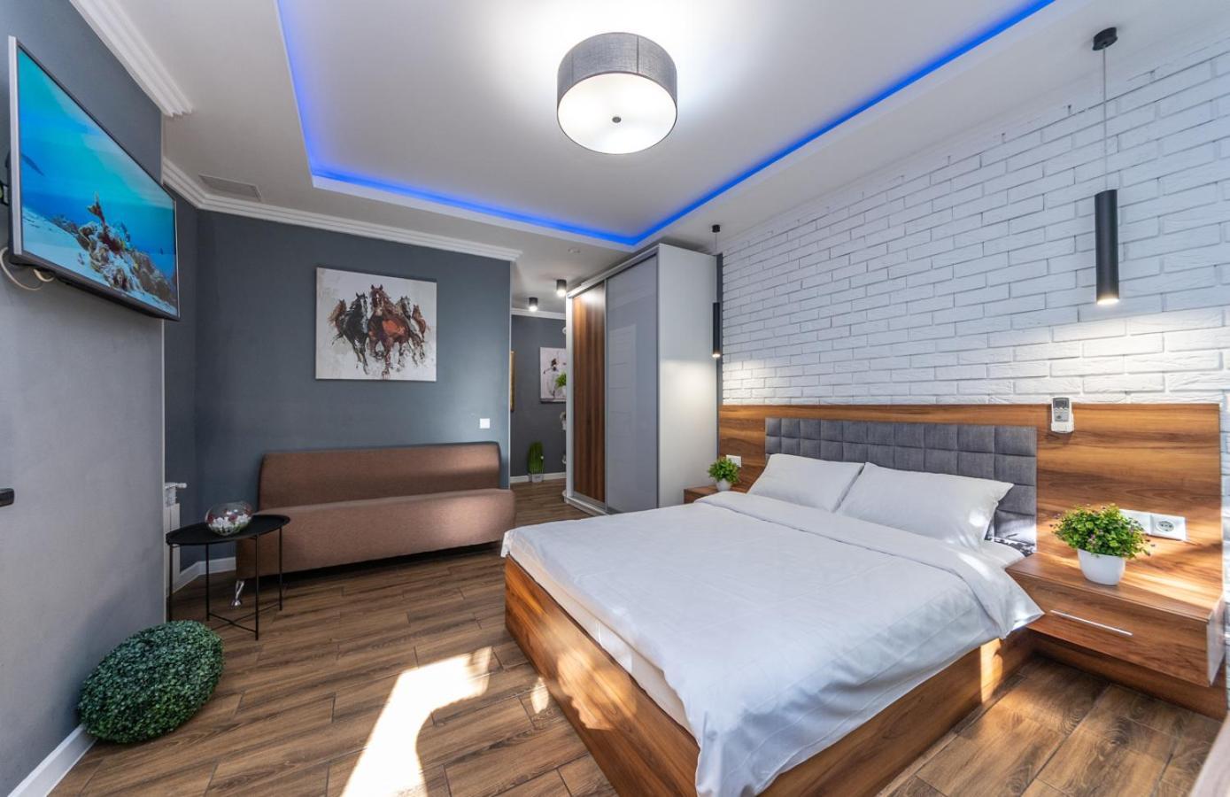 Vip Apartment Near Arena City Kijev Kültér fotó
